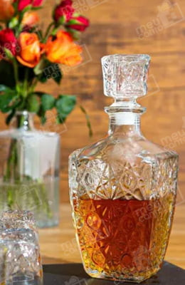 Garrafa de Whisky Vinho Conhaque Suco Água de Vidro Borossilicato Lijita Com Vedação 800ML