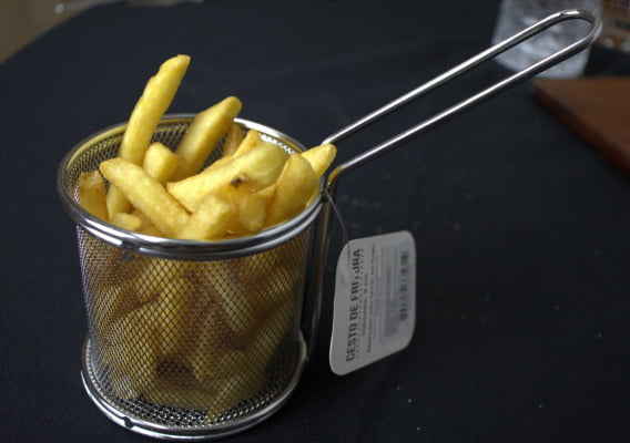 Mini cesto de fritura para servir porções batatas pestiscos com cabo 2unidades 9x9cm redondo ck4639