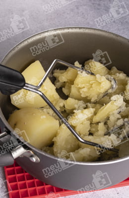 Amassador de Batatas Legumes Verduras Aço Inox e Plástico Utensílio de Cozinha