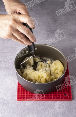 Amassador de Batatas Legumes Verduras Aço Inox e Plástico Utensílio de Cozinha