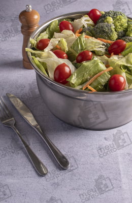 Bowl Inox Silicone Grande Saladeira Bacia Profissional Multiuso Carnes Saladas Massas Bolos Tortas Batedeira 25cm