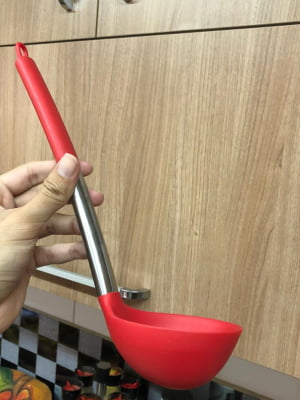 Concha de silicone servir feijão aço inox vermelha 31cm utensilio cozinha uni ud170126