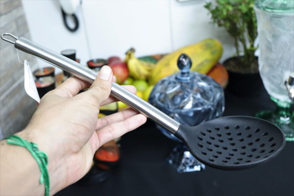 Escumadeira de silicone espumadeira para frituras pastel vazada inox utensílios de cozinha preta ck4791