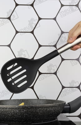Escumadeira para frituras nylon e aço inox preta 35cm uni pastel salgados fritura utensilio de cozinha uni UD190117
