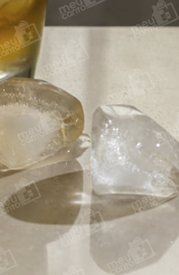 Forma de Silicone Para Gelo 4 Cavidades Formato de Diamante Moderno Com Tampa Ideal Para Drinks Bebidas