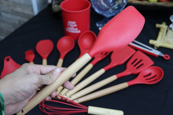 Kit Utensílios de silicone cozinha vermelho com suporte 13peças madeira colher concha espatula livre de bpa uni su201322