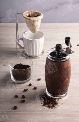 Moedor de Café Manual de Grãos Linha Round C/ Recipiente Aço Inox e Cerâmica