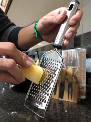 Ralador de queijo pratico com cabo aço inox para queijos nozes Legumes Chocolate Culinário Pequeno mimostyle mimo393