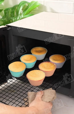 Jogo 12 de Forminhas Reutilizáveis Coloridas de Muffins Cupcakes de Silicone Resistente a Altas Temperaturas